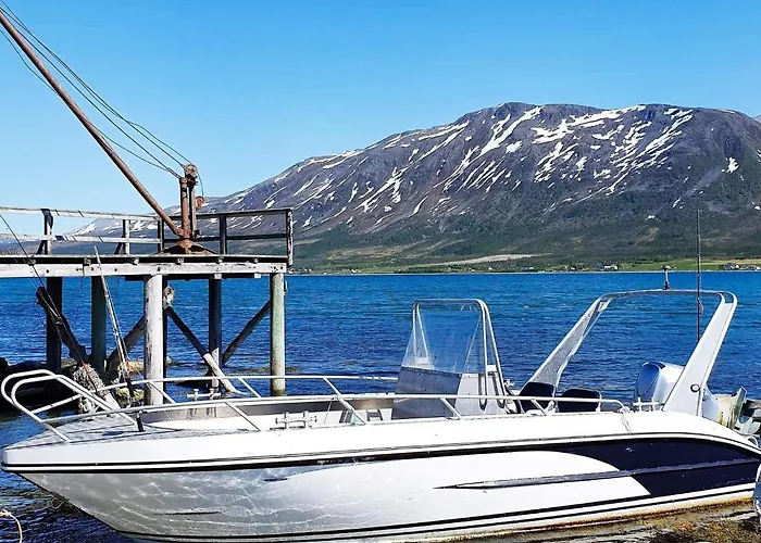 Seaside Retreat In Lyngen-by Traum Svensby