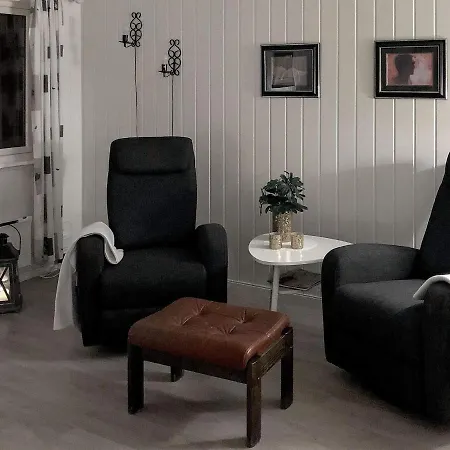 Seaside Retreat In Lyngen-by Traum בית נופש