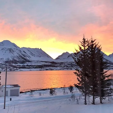 Seaside Retreat In Lyngen-by Traum Svensby