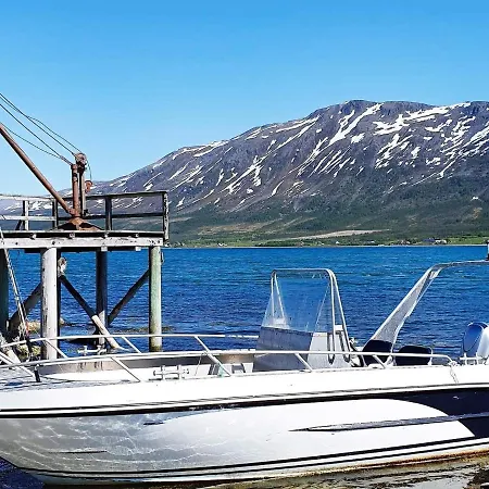Seaside Retreat In Lyngen-by Traum Svensby