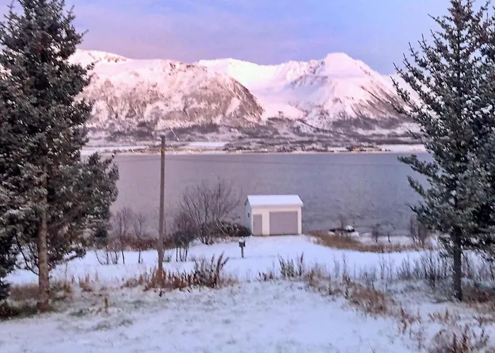 Seaside Retreat In Lyngen-by Traum * Svensby